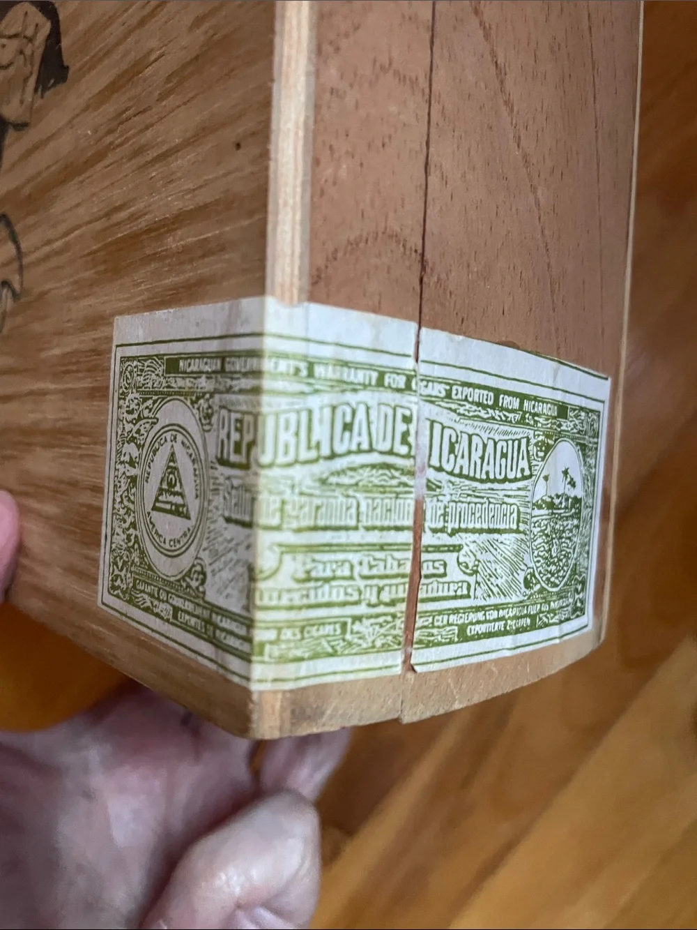 Vintage Free Cuba Wooden Cigar Box